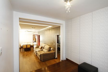 Casa à venda com 150m², 3 quartos e 2 vagasSala