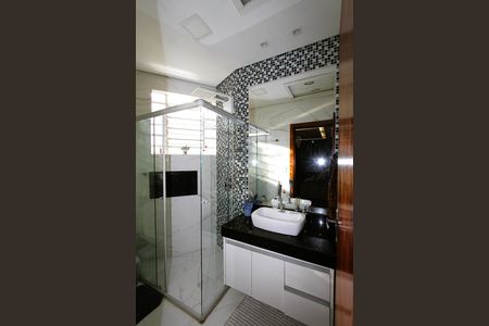 Casa à venda com 150m², 3 quartos e 2 vagasBanheiro 2