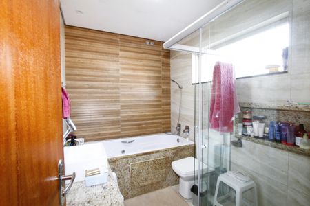 Casa à venda com 150m², 3 quartos e 2 vagasBanheiro da Suíte 1 