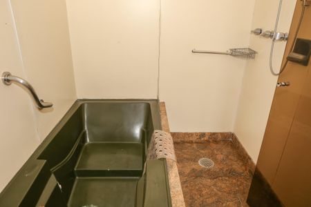 Apartamento à venda com 196m², 2 quartos e 3 vagas Apartamento à venda com 196m², 2 quartos e 3 vagasBanheiro da Suíte 1