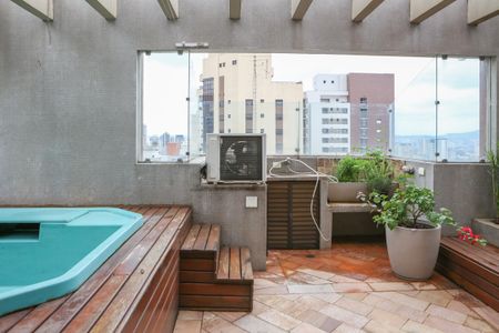 Apartamento à venda com 196m², 2 quartos e 3 vagas Apartamento à venda com 196m², 2 quartos e 3 vagasHidromassagem