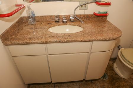 Apartamento à venda com 196m², 2 quartos e 3 vagas Apartamento à venda com 196m², 2 quartos e 3 vagasBanheiro da Suíte 2