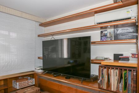 Apartamento à venda com 196m², 2 quartos e 3 vagas Apartamento à venda com 196m², 2 quartos e 3 vagasSala de TV