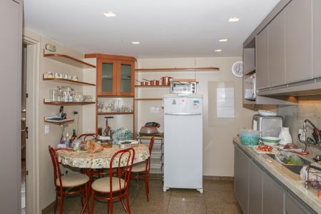 Apartamento à venda com 196m², 2 quartos e 3 vagas Apartamento à venda com 196m², 2 quartos e 3 vagasCozinha