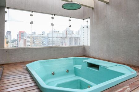 Apartamento à venda com 196m², 2 quartos e 3 vagas Apartamento à venda com 196m², 2 quartos e 3 vagasHidromassagem