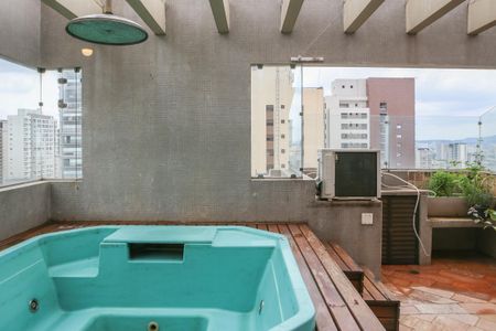 Apartamento à venda com 196m², 2 quartos e 3 vagas Apartamento à venda com 196m², 2 quartos e 3 vagasVista da Suíte 2