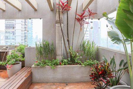 Apartamento à venda com 196m², 2 quartos e 3 vagas Apartamento à venda com 196m², 2 quartos e 3 vagasVista da Suíte 1