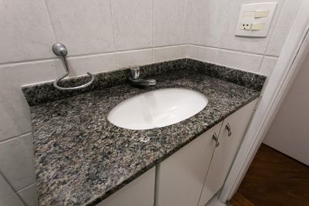 Apartamento para alugar com 65m², 2 quartos e 1 vaga Apartamento para alugar com 65m², 2 quartos e 1 vagaBanheiro da Suíte