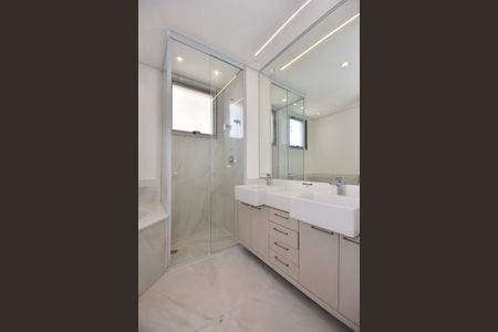 Apartamento à venda com 233m², 3 quartos e 3 vagasBanheiro da Suíte 3