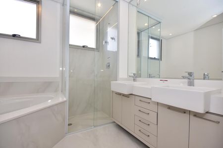 Apartamento à venda com 233m², 3 quartos e 3 vagasBanheiro da Suíte 3