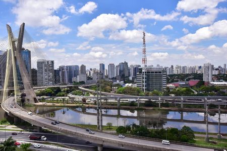 Apartamento à venda com 233m², 3 quartos e 3 vagasVista da Suíte 2