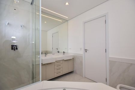 Apartamento à venda com 233m², 3 quartos e 3 vagasBanheiro da Suíte 3