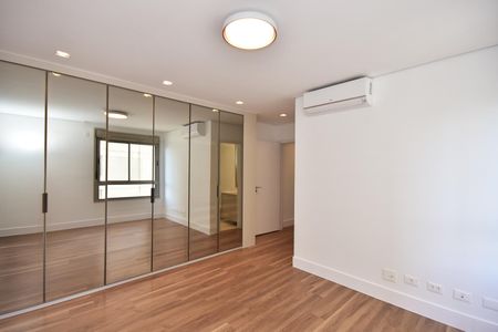 Apartamento à venda com 233m², 3 quartos e 3 vagasSuíte 1