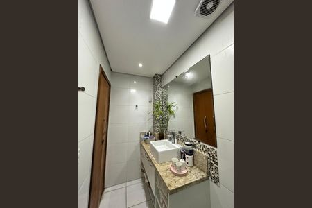 Casa de condomínio à venda com 140m², 2 quartos e 1 vagaBanheiro