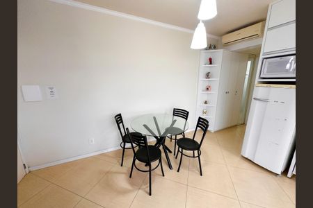 Sala de apartamento para alugar com 1 quarto, 70m² em Jurerê, Florianópolis