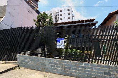 Casa para alugar com 360m², 3 quartos e 2 vagasFachada
