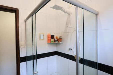 Casa para alugar com 360m², 3 quartos e 2 vagasBanheiro Social