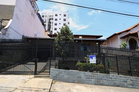 Casa para alugar com 360m², 3 quartos e 2 vagasFachada