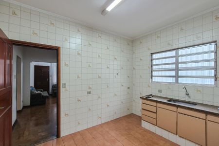 Casa à venda com 439m², 2 quartos e 6 vagas Casa à venda com 439m², 2 quartos e 6 vagasCozinha