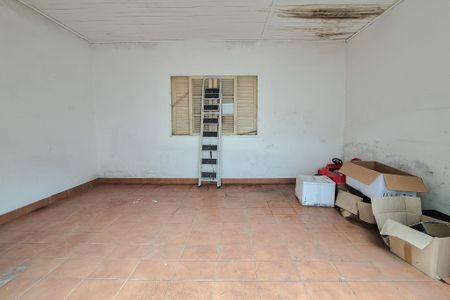 Casa à venda com 439m², 2 quartos e 6 vagas Casa à venda com 439m², 2 quartos e 6 vagasQuintal