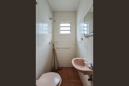 Casa à venda com 439m², 2 quartos e 6 vagas Casa à venda com 439m², 2 quartos e 6 vagasBanheiro de serviço