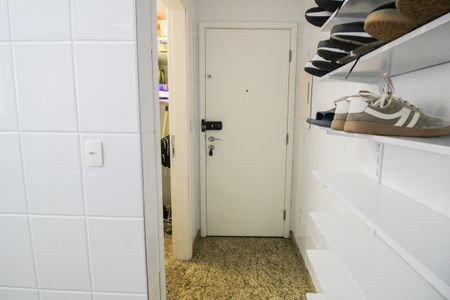 Apartamento para alugar com 168m², 4 quartos e 3 vagas Apartamento para alugar com 168m², 4 quartos e 3 vagasEntrada de Serviço