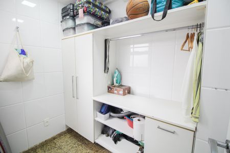 Apartamento para alugar com 168m², 4 quartos e 3 vagas Apartamento para alugar com 168m², 4 quartos e 3 vagasÁrea de Serviço - Quarto
