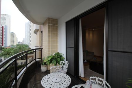 Apartamento para alugar com 168m², 4 quartos e 3 vagas Apartamento para alugar com 168m², 4 quartos e 3 vagasSala - Varanda