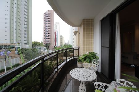 Apartamento para alugar com 168m², 4 quartos e 3 vagas Apartamento para alugar com 168m², 4 quartos e 3 vagasSala - Varanda
