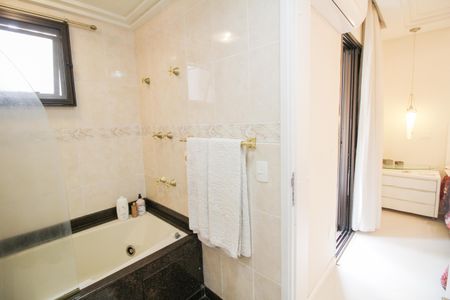 Apartamento para alugar com 168m², 4 quartos e 3 vagas Apartamento para alugar com 168m², 4 quartos e 3 vagasBanheiro Suíte 1