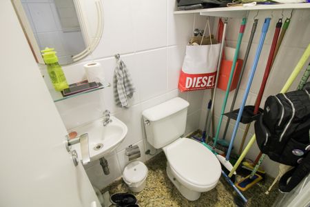 Apartamento para alugar com 168m², 4 quartos e 3 vagas Apartamento para alugar com 168m², 4 quartos e 3 vagasÁrea de Serviço - Banheiro