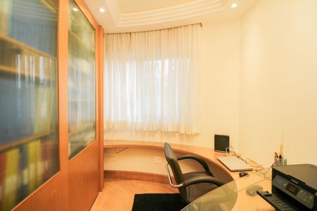 Apartamento para alugar com 168m², 4 quartos e 3 vagas Apartamento para alugar com 168m², 4 quartos e 3 vagasQuarto 4