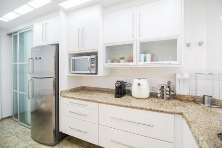 Apartamento para alugar com 168m², 4 quartos e 3 vagas Apartamento para alugar com 168m², 4 quartos e 3 vagasCozinha