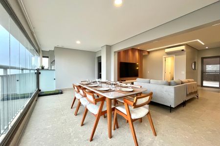 Apartamento à venda com 165m², 3 quartos e 2 vagas Apartamento à venda com 165m², 3 quartos e 2 vagasVaranda da Sala