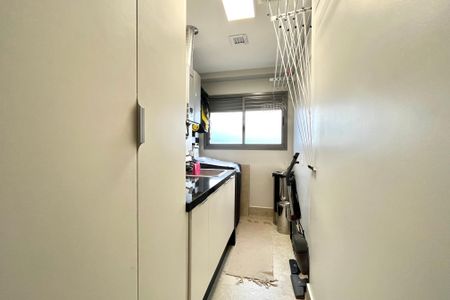 Apartamento à venda com 165m², 3 quartos e 2 vagas Apartamento à venda com 165m², 3 quartos e 2 vagasÁrea de Serviço