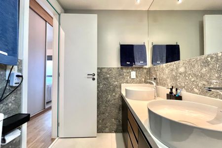 Apartamento à venda com 165m², 3 quartos e 2 vagas Apartamento à venda com 165m², 3 quartos e 2 vagasBanheiro da Suíte 1