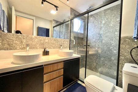 Apartamento à venda com 165m², 3 quartos e 2 vagas Apartamento à venda com 165m², 3 quartos e 2 vagasBanheiro da Suíte 1