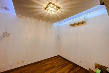 Apartamento à venda com 202m², 3 quartos e 4 vagas Apartamento à venda com 202m², 3 quartos e 4 vagasQuarto 3 - Suíte