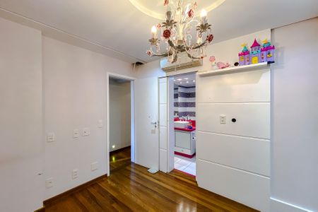 Apartamento à venda com 202m², 3 quartos e 4 vagas Apartamento à venda com 202m², 3 quartos e 4 vagasQuarto 1 - Suíte