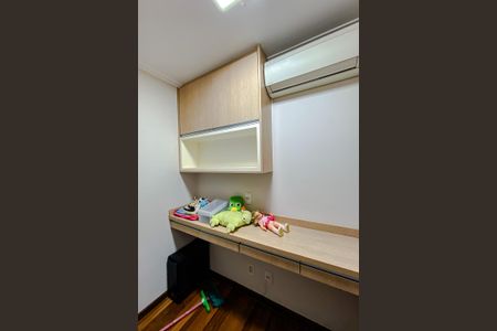 Apartamento à venda com 202m², 3 quartos e 4 vagas Apartamento à venda com 202m², 3 quartos e 4 vagasEscritório