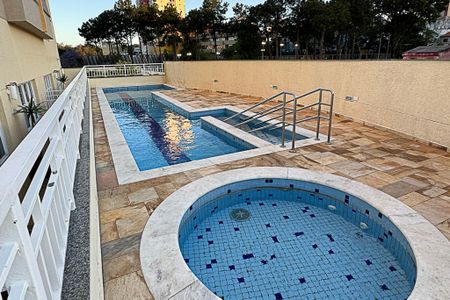 Apartamento à venda com 70m², 3 quartos e 2 vagasÁrea comum - Piscina
