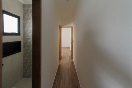 Casa à venda com 92m², 3 quartos e 2 vagasCorredor