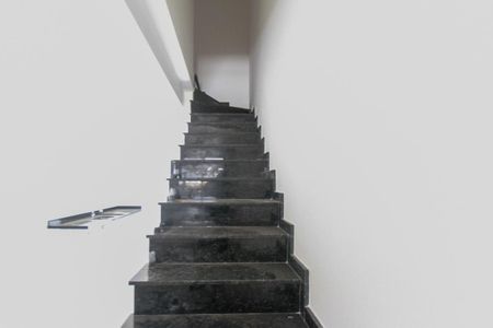 Casa à venda com 92m², 3 quartos e 2 vagasEscada