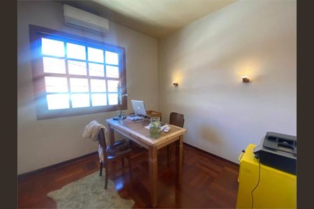Casa à venda com 183m², 3 quartos e 2 vagas