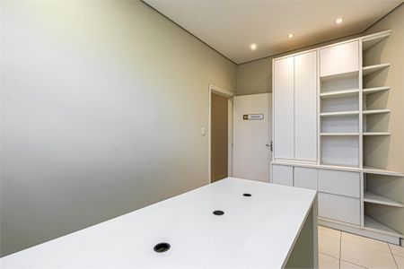 Casa à venda com 3 quartos, 339m² em Vila Nova Conceição, São Paulo