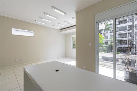 Casa à venda com 3 quartos, 339m² em Vila Nova Conceição, São Paulo