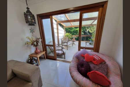 Casa à venda com 3 quartos, 180m² em Jardim Olympia, São Paulo