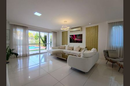 Sala de casa de condomínio à venda com 4 quartos, 600m² em Barra da Tijuca, Rio de Janeiro