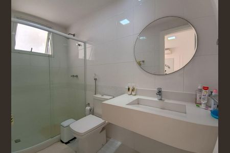 Casa de condomínio à venda com 600m², 4 quartos e 9 vagas Casa de condomínio à venda com 600m², 4 quartos e 9 vagasBanheiro