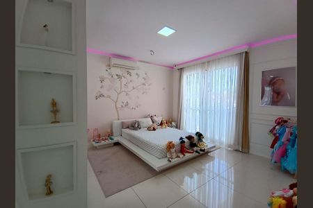 Casa de condomínio à venda com 600m², 4 quartos e 9 vagas Casa de condomínio à venda com 600m², 4 quartos e 9 vagasQuarto